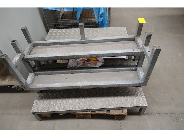 4x metalen trap - afbeelding 1 van  3
