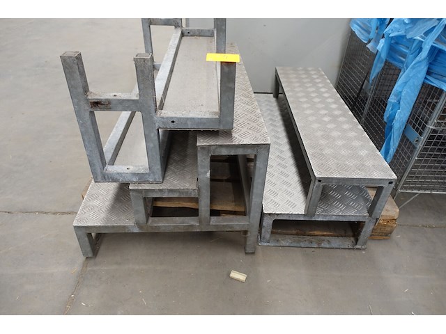 4x metalen trap - afbeelding 2 van  3