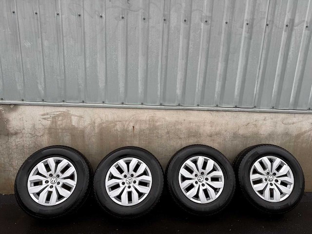 4x m+s vw amarok band + velg 17" - afbeelding 1 van  6
