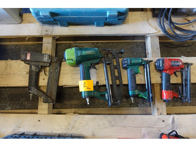 4x nagel / nietpistool - afbeelding 1 van  5