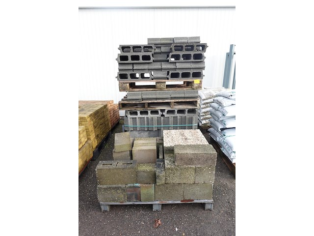 4x pallet betonstenen/afboording - afbeelding 1 van  3