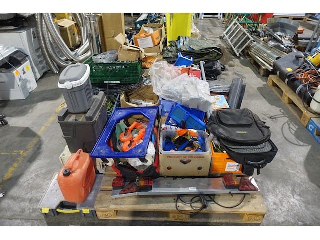 4x pallet divers toebehoren dakdekkersmateriaal - afbeelding 1 van  5