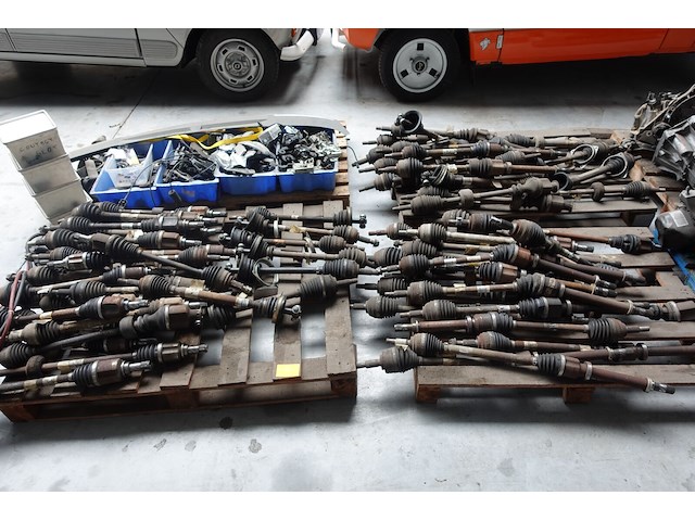 4x pallet diverse ijzerwaren - afbeelding 1 van  9