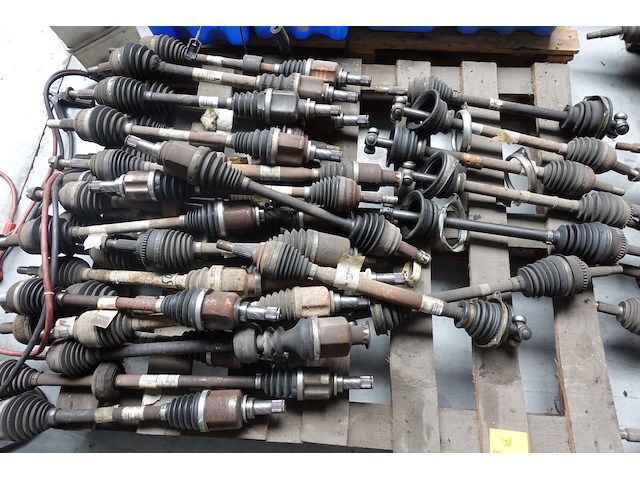 4x pallet diverse ijzerwaren - afbeelding 2 van  9