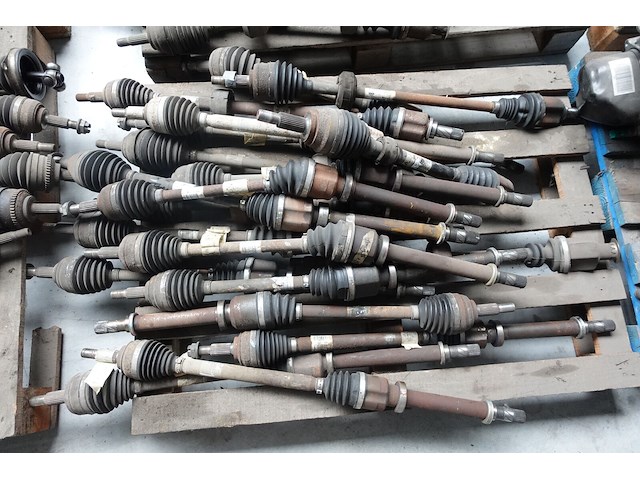 4x pallet diverse ijzerwaren - afbeelding 3 van  9