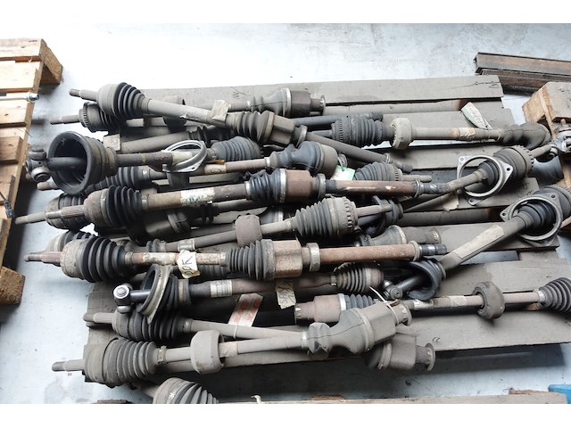 4x pallet diverse ijzerwaren - afbeelding 4 van  9