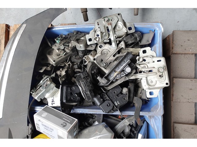 4x pallet diverse ijzerwaren - afbeelding 6 van  9