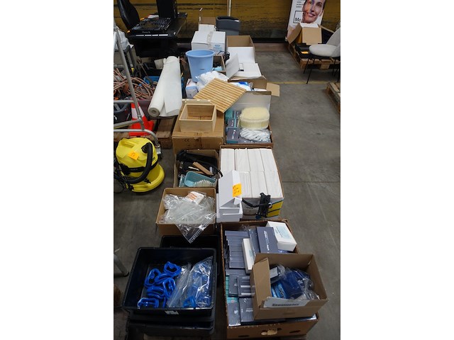 4x pallet diverse tandverzorging - afbeelding 1 van  4