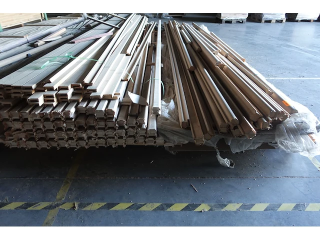 4x pallet houten trapleuningen - afbeelding 2 van  10