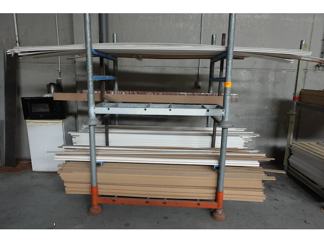 4x stapelbare galva houder + inhoud - afbeelding 1 van  8
