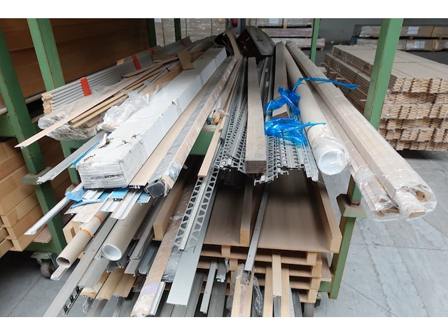 4x stapelbare metalen houder + inhoud - afbeelding 3 van  6
