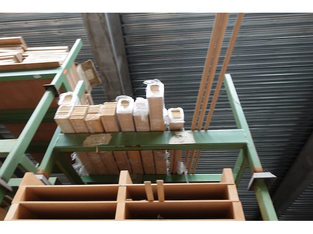 4x stapelbare metalen houder + inhoud - afbeelding 5 van  6