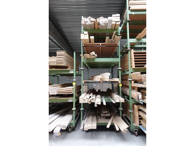 4x stapelbare metalen houder + inhoud - afbeelding 1 van  5