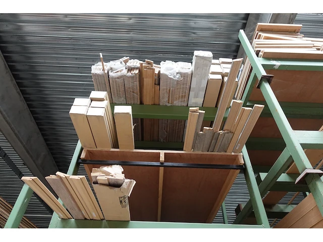 4x stapelbare metalen houder + inhoud - afbeelding 4 van  5