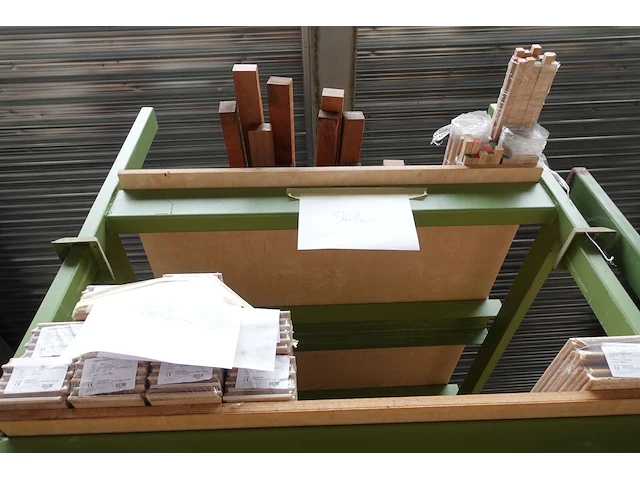 4x stapelbare metalen houder + inhoud - afbeelding 4 van  4