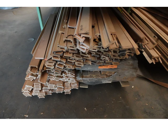 4x stapelbare metalen houder + inhoud - afbeelding 3 van  7