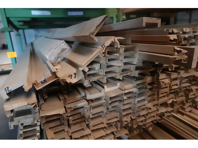 4x stapelbare metalen houder + inhoud - afbeelding 5 van  7