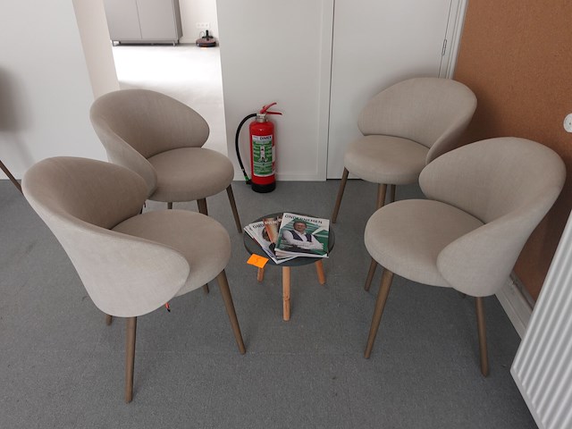 4x stoel mobitec + bijzettafel - afbeelding 2 van  5