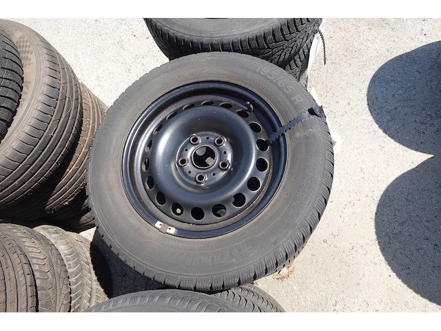 4x velg met band 15 inch - afbeelding 1 van  4