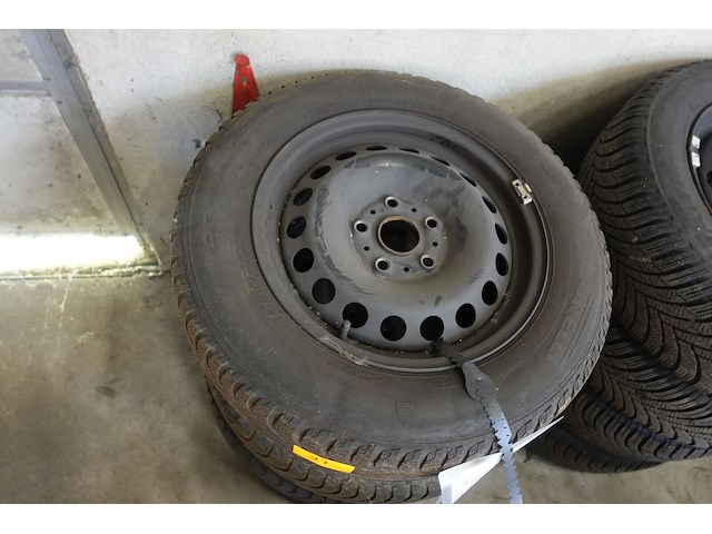 4x velg met band volkswagen 15 inch - afbeelding 1 van  4
