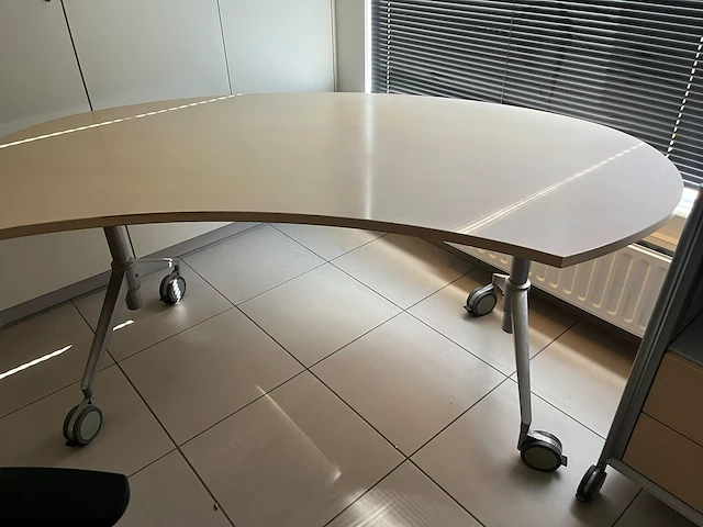 4x verrijdbare bureeltafel - afbeelding 2 van  8