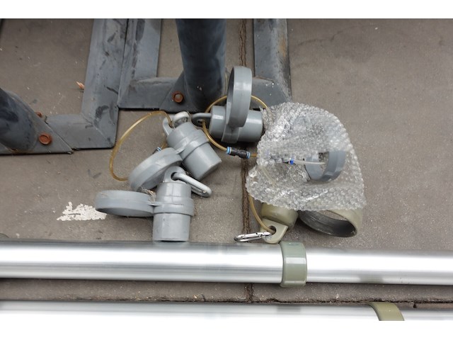 4x vlaggenmast met steun - afbeelding 4 van  6