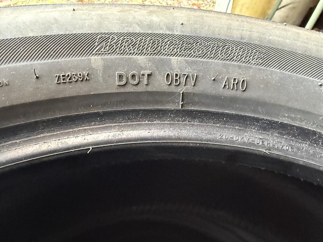 4x zomerbanden bridgestone 275/45r20 - bmw x5 - afbeelding 4 van  4