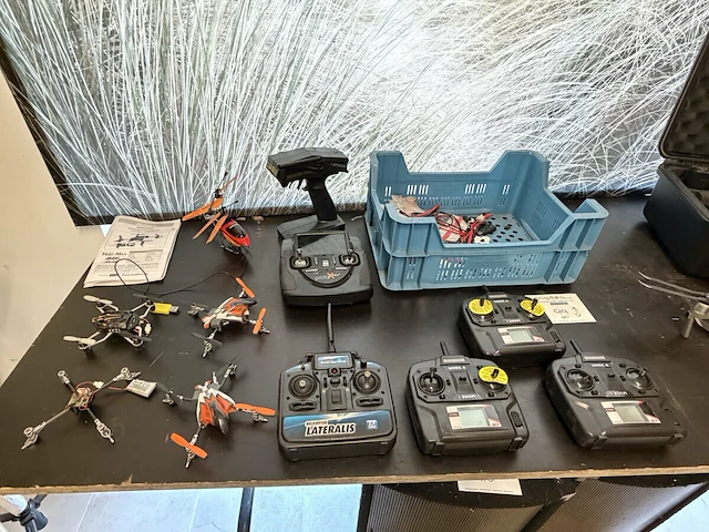 5 afstandsbedieningshelicopters met 6 bedieningen - afbeelding 1 van  5