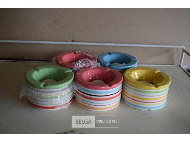 5 asbakken - afbeelding 1 van  2