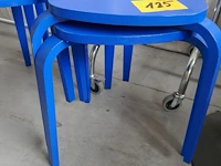 5 blauwe houten krukken - afbeelding 2 van  3
