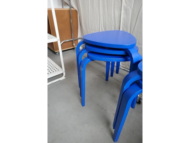 5 blauwe houten krukken - afbeelding 3 van  3