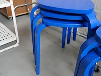 5 blauwe houten krukken - afbeelding 3 van  3