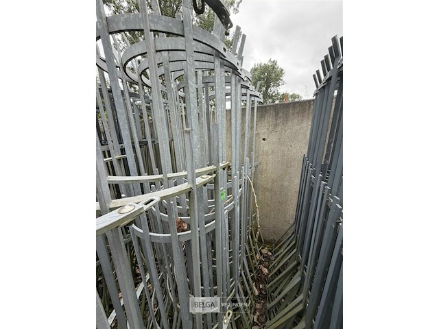± 5 boombeschermers - afbeelding 1 van  2