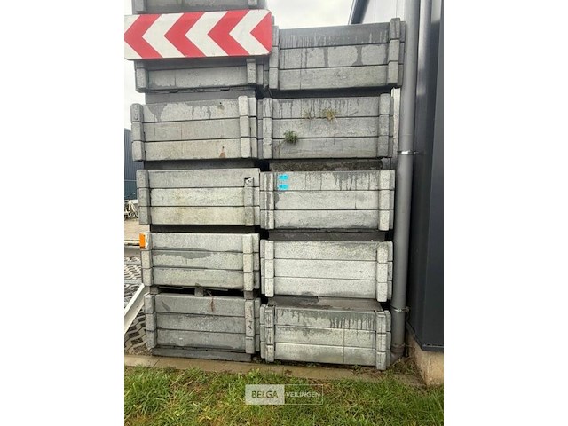 5 composieten bloembakken - afbeelding 1 van  1