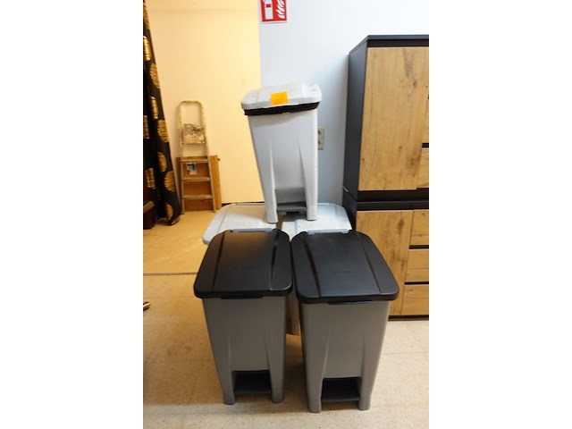 5 div vuilbakken - afbeelding 1 van  3