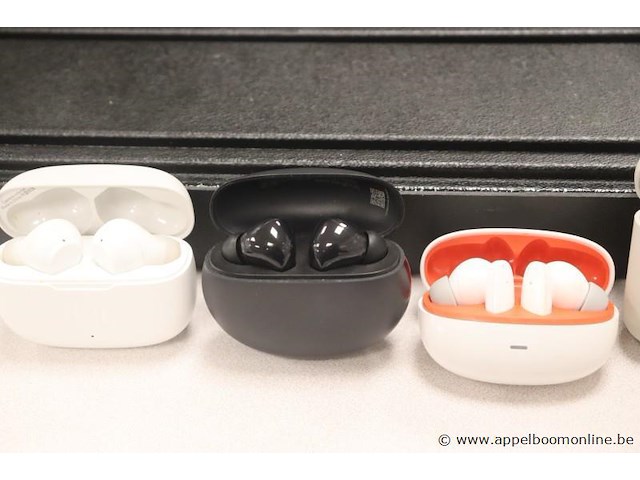 5 diverse earpods, zonder kabels, werking niet gekend - afbeelding 2 van  3