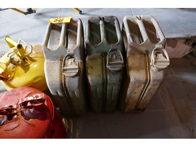 5 diverse jerrycans - afbeelding 4 van  4