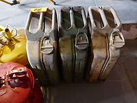 5 diverse jerrycans - afbeelding 4 van  4