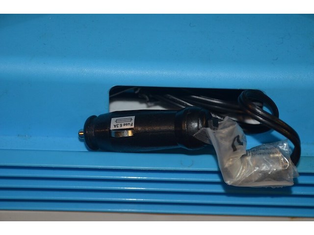 5 diverse kookpotten, 2 steelpannen, divers keukenmatieraal, frigobox blauw - afbeelding 3 van  11