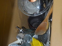 5 diverse kookpotten, 2 steelpannen, divers keukenmatieraal, frigobox blauw - afbeelding 5 van  11