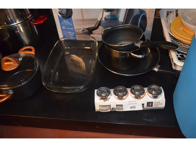 5 diverse kookpotten, 2 steelpannen, divers keukenmatieraal, frigobox blauw - afbeelding 8 van  11