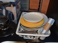 5 diverse kookpotten, 2 steelpannen, divers keukenmatieraal, frigobox blauw - afbeelding 10 van  11