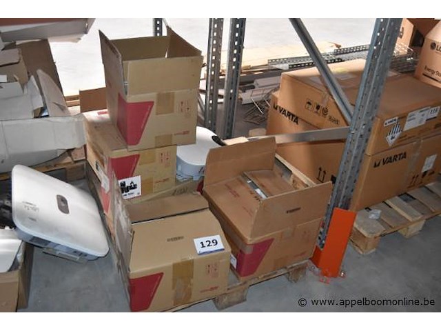 5 diverse omvormers, wo. huawei, sun2000-4ktl-m0 / solar edge, werking niet gekend - afbeelding 1 van  2