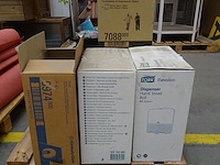 5 diverse papierdispensers - afbeelding 1 van  5