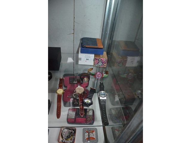 5 diverse polshorloges , portefeuille - afbeelding 1 van  8