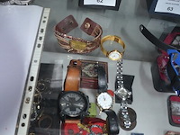 5 diverse polshorloges - afbeelding 1 van  9