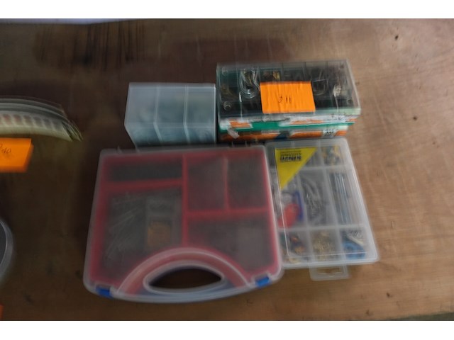 5 doosjes diversen - afbeelding 1 van  7