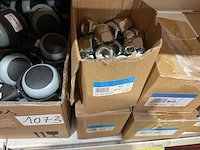 5 dozen bolmoeren en 70 wielen - afbeelding 4 van  6