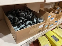 5 dozen bolmoeren en 70 wielen - afbeelding 6 van  6