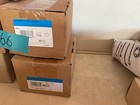 5 dozen bolmoeren; zwarte stalen clips; krammen - afbeelding 2 van  6